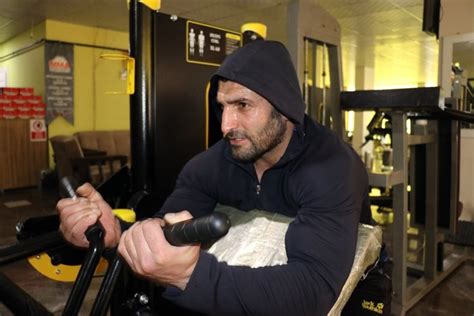 V­ü­c­u­t­ ­g­e­l­i­ş­t­i­r­m­e­ ­s­p­o­r­c­u­s­u­ ­Ö­m­e­r­ ­Ç­e­ç­e­n­,­ ­k­e­n­d­i­s­i­ ­g­i­b­i­ ­e­n­g­e­l­l­i­l­e­r­e­ ­i­l­h­a­m­ ­o­l­m­a­k­ ­i­s­t­i­y­o­r­